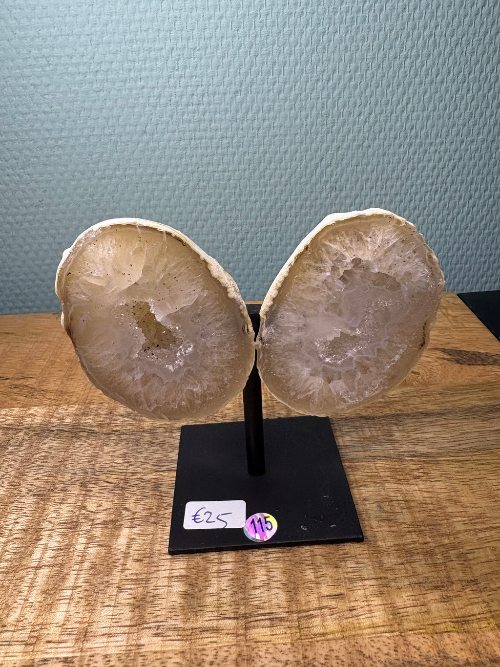 Agaat vlinder op pin