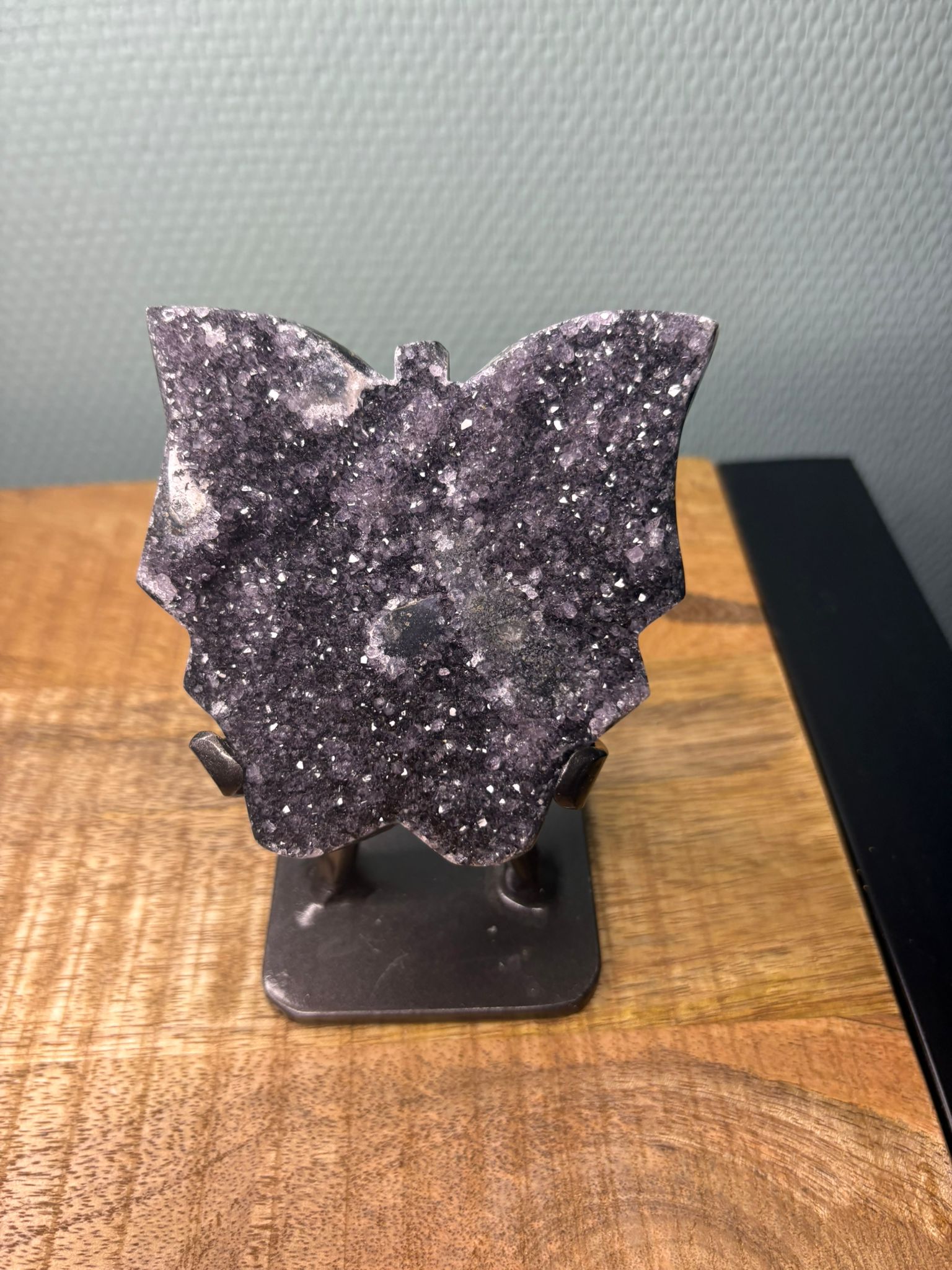 Amethist vlinder op standaard